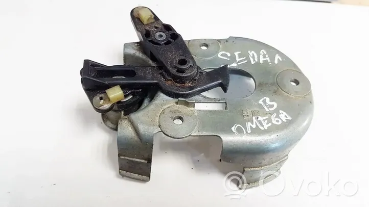 Opel Omega B1 Front door lock (next to the handle) 
