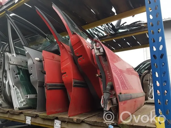 Toyota Celica T180 Porte avant raudonos