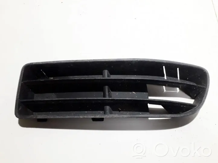 Volkswagen Bora Grille inférieure de pare-chocs avant 1J5853665B