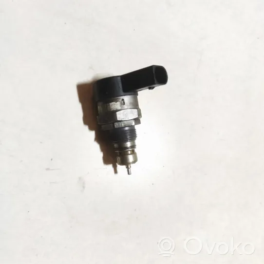 BMW 3 E46 Fuel pressure sensor 0281002481