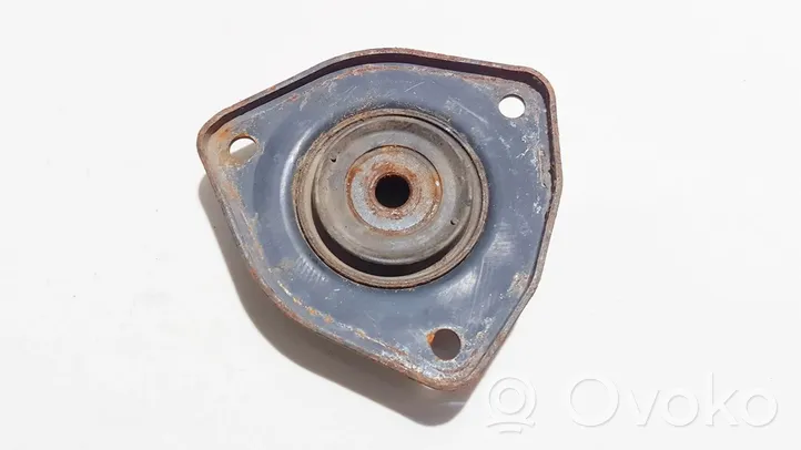 Nissan Sunny Supporto di montaggio della molla elicoidale 