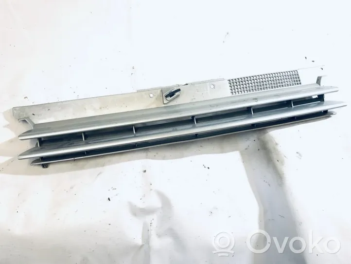 Volkswagen Golf IV Grille de calandre avant 172101000