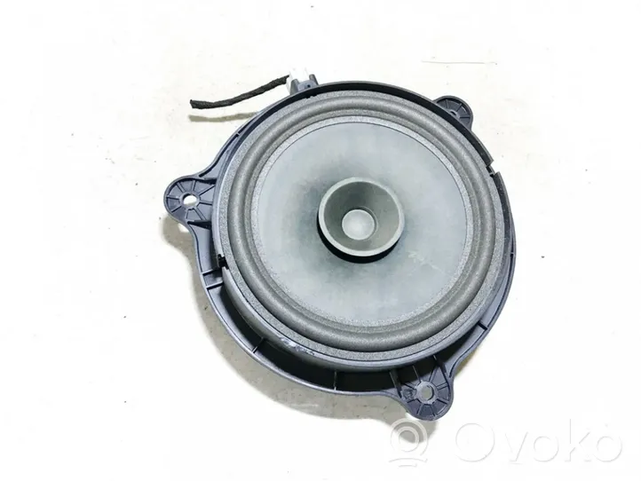 Nissan Qashqai Głośnik drzwi przednich 7606500485