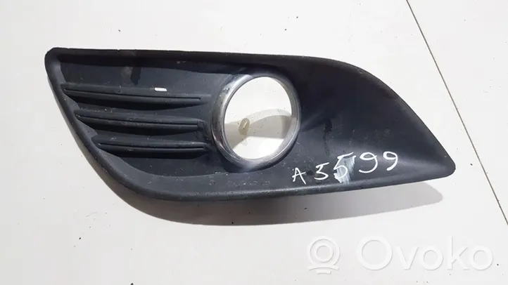 Ford Focus Grille inférieure de pare-chocs avant 8M51R19953AEW