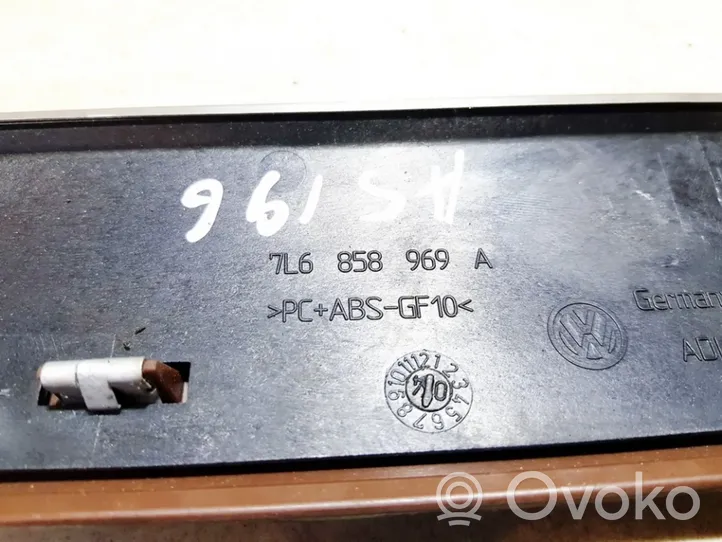 Volkswagen Touareg I Kita salono detalė 7l6858969a