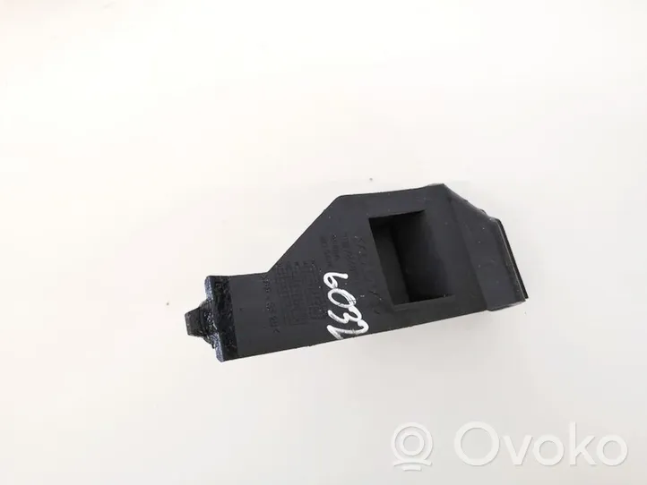 Volvo V50 Support de montage de pare-chocs avant 30678481