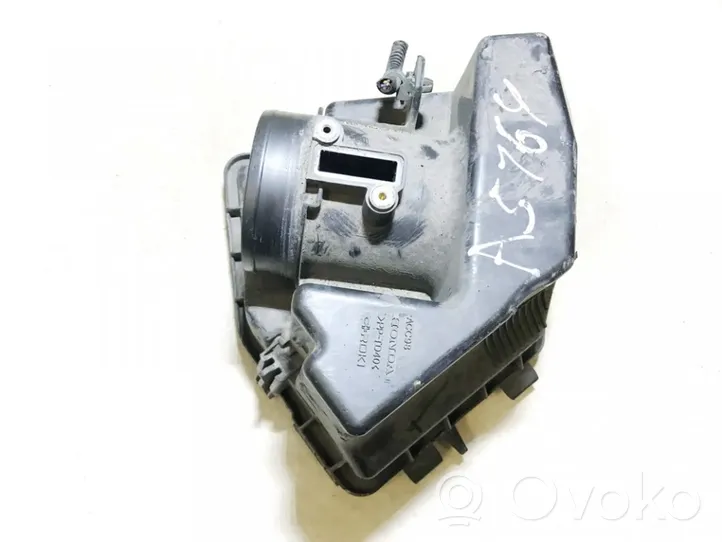 Honda CR-V Air filter box 