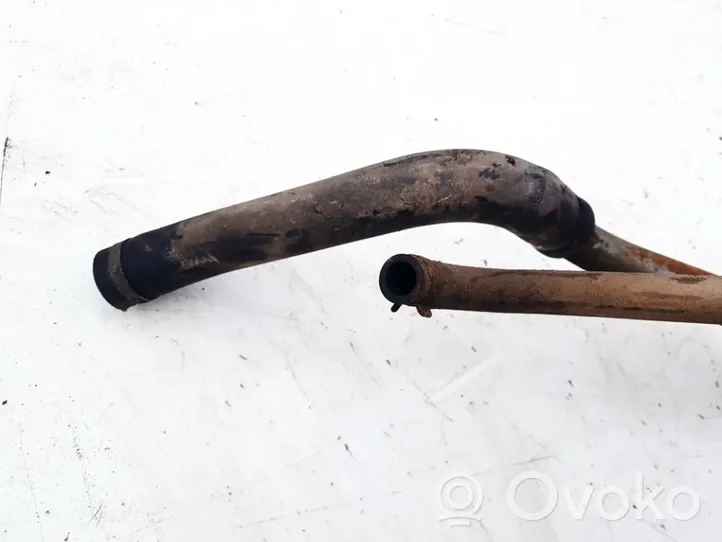 Subaru Outback Tuyau de remplissage de réservoir de carburant 