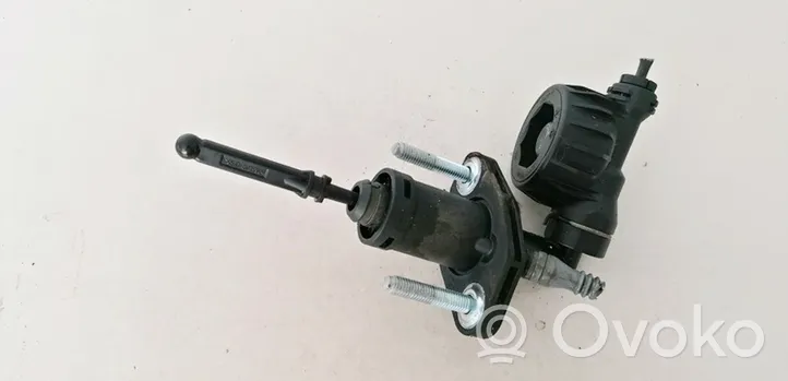 Opel Astra J Clutch master cylinder 55561916