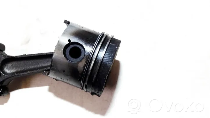 Peugeot 405 Piston avec bielle 