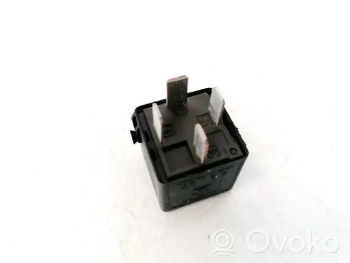 Mercedes-Benz A W169 Other relay A0025421319