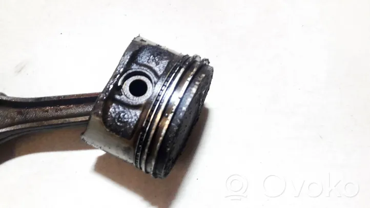 Skoda Fabia Mk1 (6Y) Piston avec bielle 411b