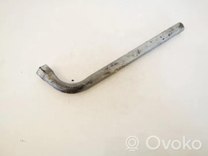 Volkswagen PASSAT B5 Chiave per dadi della ruota 4d0012219