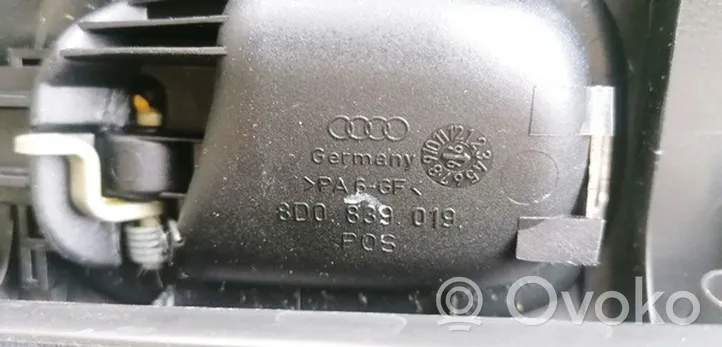 Audi A4 S4 B5 8D Maniglia interna per portiera posteriore 8D0839019