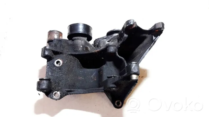 Citroen Berlingo Engine mounting bracket 