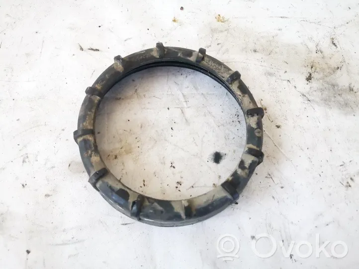 Mercedes-Benz C W203 Bague de verrouillage pour réservoir de carburant 1250759