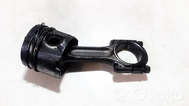 Peugeot 406 Piston avec bielle 