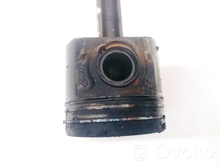 Volkswagen Caddy Piston with connecting rod 