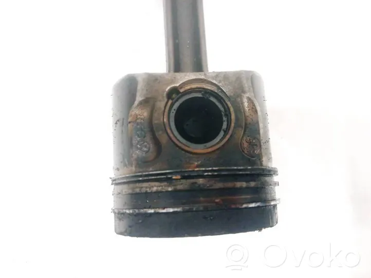 Volkswagen Caddy Piston with connecting rod 