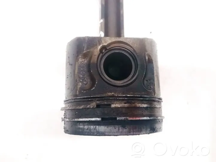 Volkswagen Caddy Piston with connecting rod 