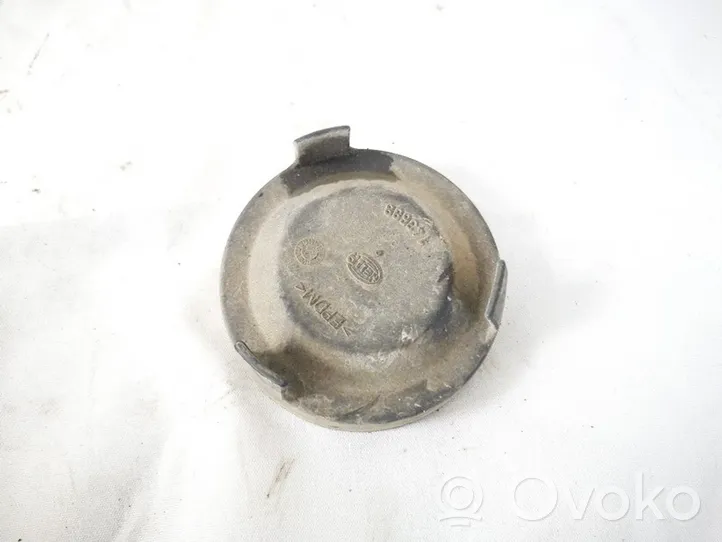 Volkswagen PASSAT B5 Osłona żarówki lampy przedniej 143688