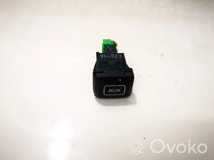 Honda FR-V Connecteur/prise USB m34736