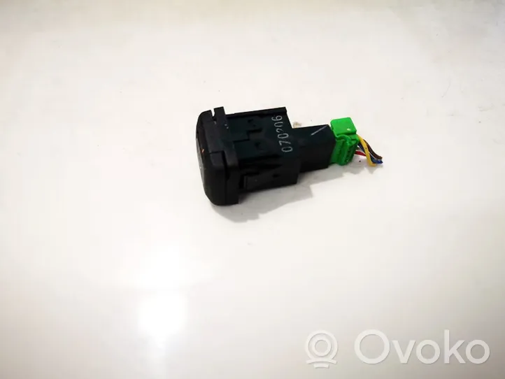 Honda FR-V USB-pistokeliitin m34736