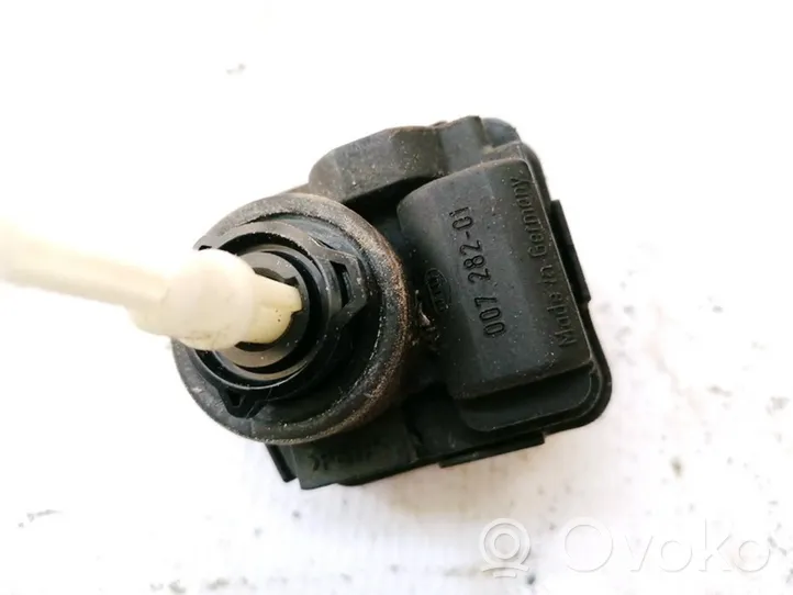 Volkswagen PASSAT B5 Headlight level adjustment motor 00728201