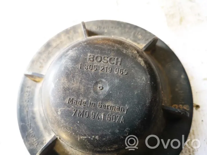 Volkswagen Sharan Osłona żarówki lampy przedniej 7m0941607a