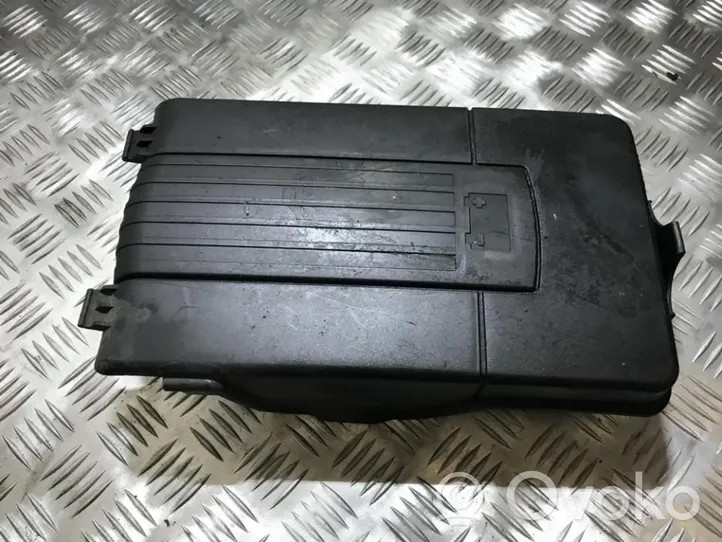 Volkswagen Golf V Coperchio/tappo della scatola vassoio della batteria 1K0915443A