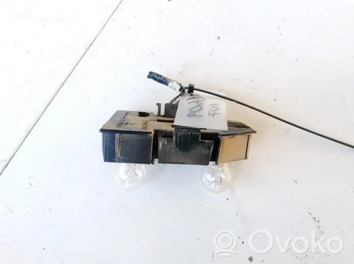 Volkswagen PASSAT B3 Wkład lampy tylnej 333945257