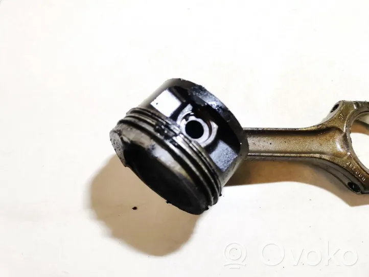 Ford Galaxy Piston with connecting rod 021E