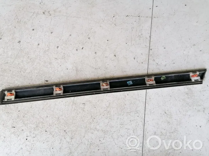 Volkswagen PASSAT B4 Takaoven lista (muoto) 3a0853754