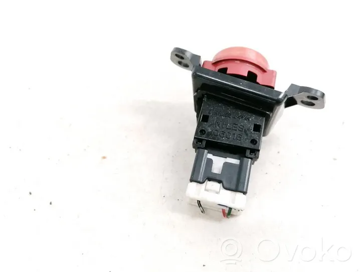 Nissan Almera Tino Hazard light switch 06016