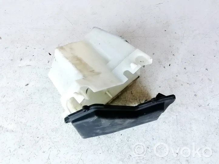 BMW X3 E83 Coperchio scatola dei fusibili 