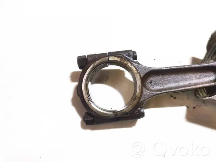 Peugeot 307 Piston avec bielle 