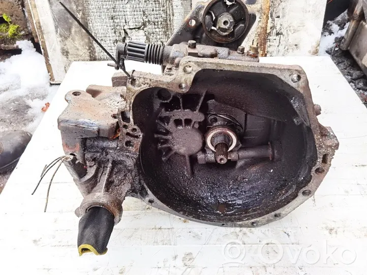 Chrysler Voyager Manual 5 speed gearbox 04641750