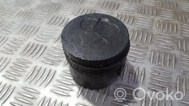 Volvo S40, V40 Piston 