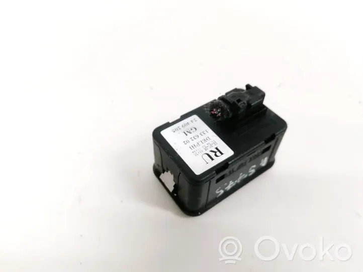 Opel Corsa C Electric window control switch 13363202