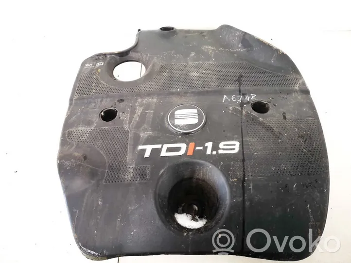 Seat Toledo II (1M) Variklio dangtis (apdaila) 038103935a