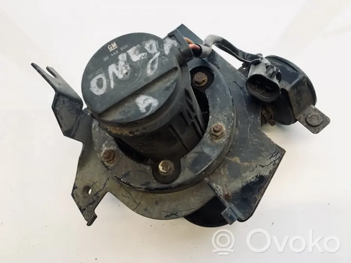 Opel Omega B1 Pompe à air secondaire 90448806