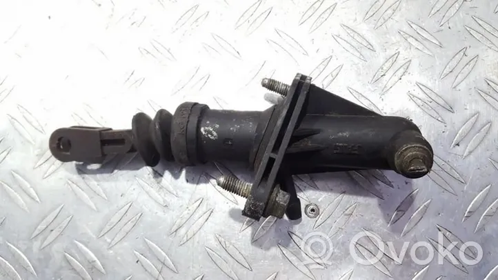 Opel Omega B1 Clutch master cylinder 90465488