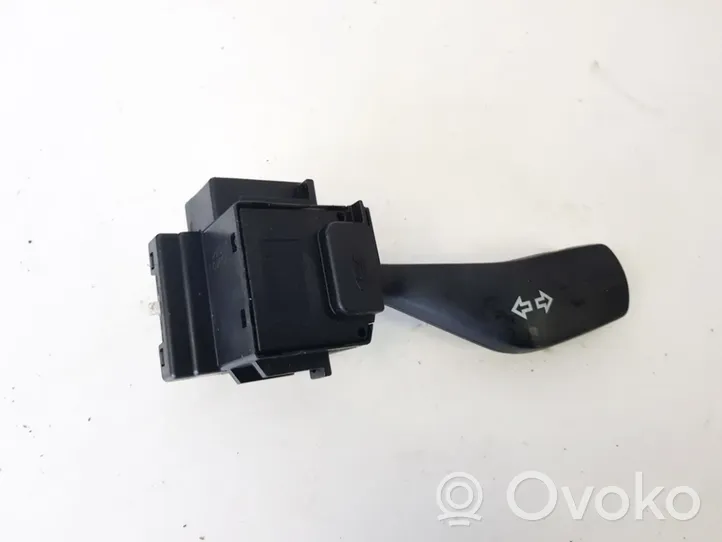 Ford Focus Manetka / Przełącznik kierunkowskazów 4m5t13335au