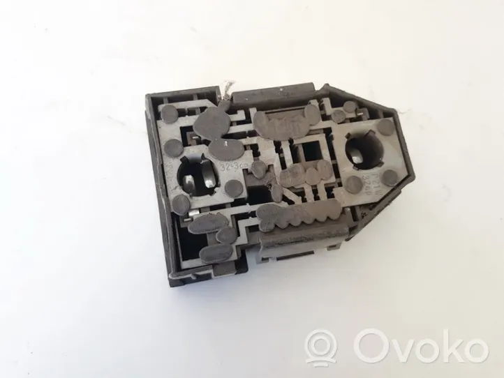 Volkswagen PASSAT B3 Wkład lampy tylnej 333945257