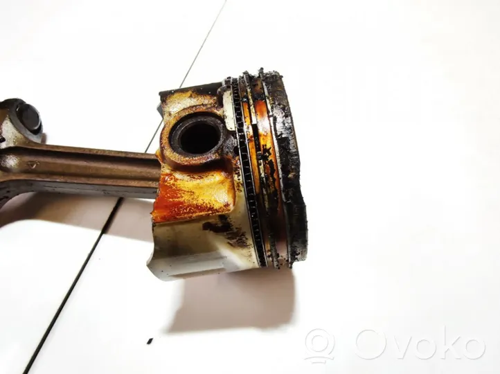 Mazda 323 Piston avec bielle 