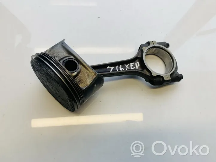 Opel Zafira B Piston avec bielle 