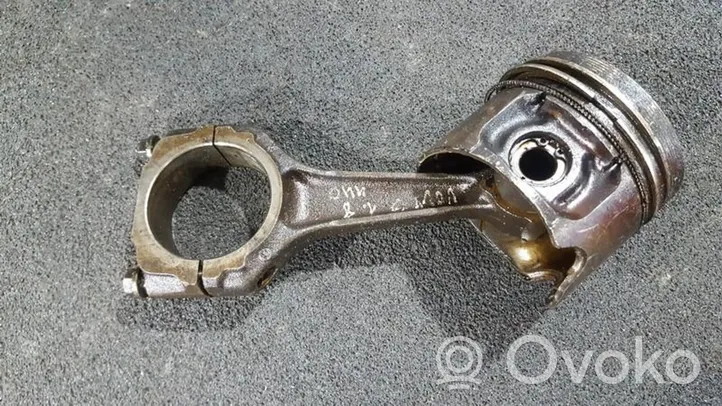 Volvo 440 Piston avec bielle 