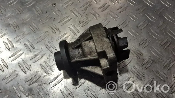 Opel Omega B1 Water pump vkpc85613