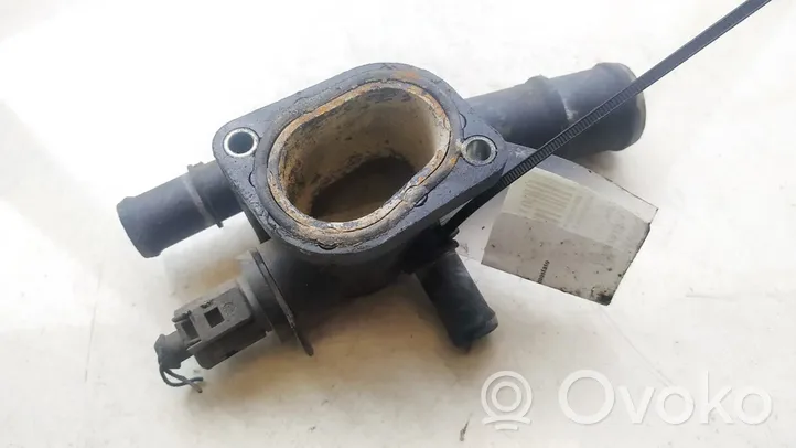 Volkswagen Polo IV 9N3 Tubo flessibile del liquido di raffreddamento del motore 038121132d