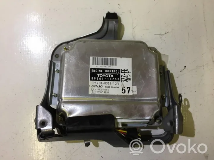 Toyota Corolla E120 E130 Sterownik / Moduł ECU 8966113250